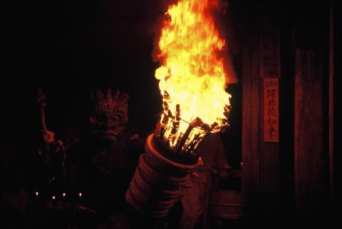 五條市念仏寺陀々堂　「浄化の火」
